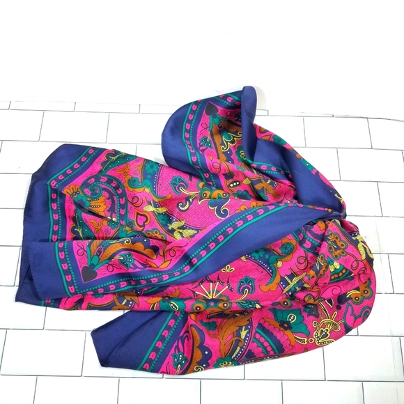 The Specialty House Scarf Made in Italy - Picture 1 of 9